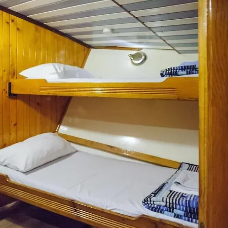 Botel Traditional Gulet With Crew Breakfast&lunch Split