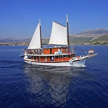 Traditional Gulet With Crew Breakfast&lunch * Split