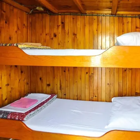Botel Traditional Gulet With Crew Breakfast&lunch *