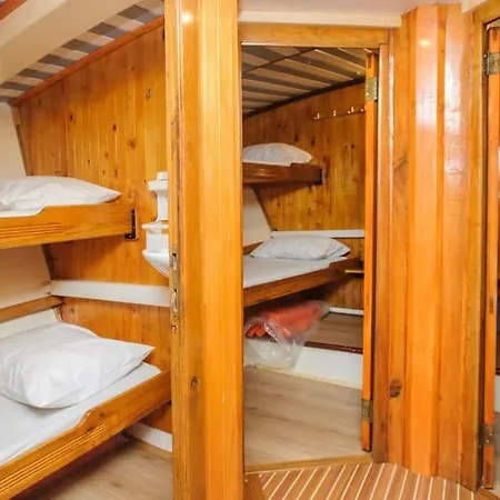 Botel Traditional Gulet With Crew Breakfast&lunch Split