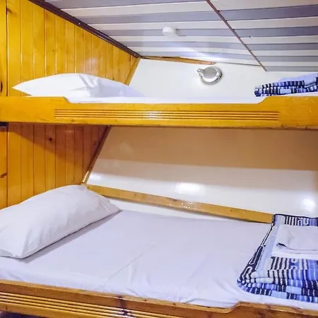 Botel Traditional Gulet With Crew Breakfast&lunch