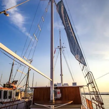 Traditional Gulet With Crew Breakfast&lunch Split