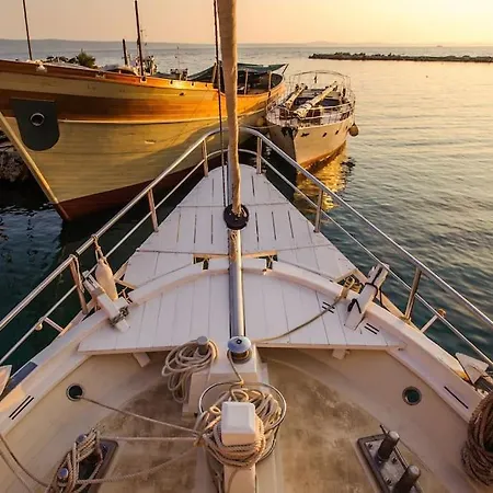 Traditional Gulet With Crew Breakfast&lunch Botel